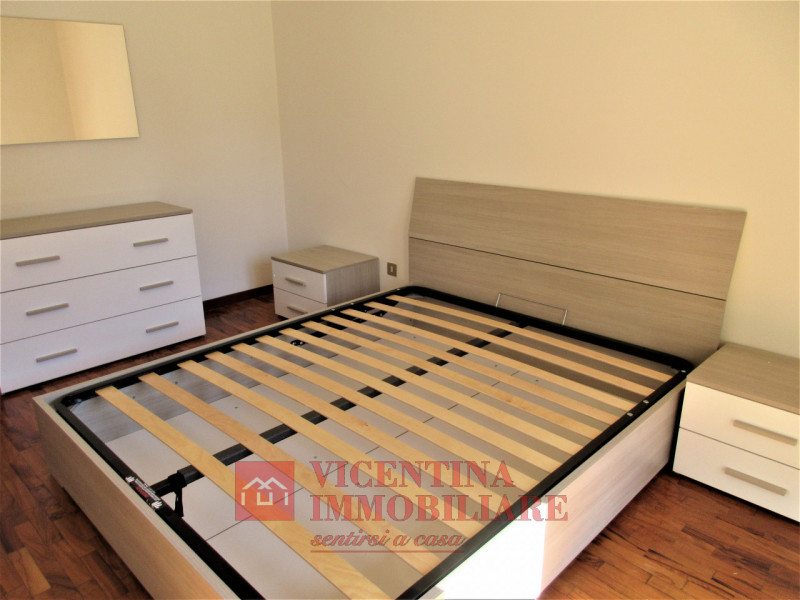 VICENZA- ANCONETTA: all'interno di una via chiusa, in palazzina ben tenuta, BICAMERE COMPLETAMENT...