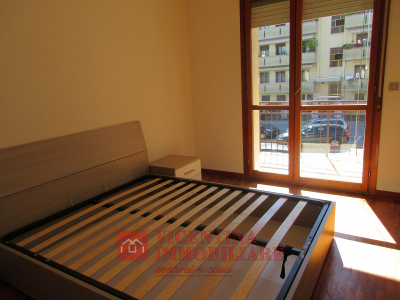 VICENZA- ANCONETTA: all'interno di una via chiusa, in palazzina ben tenuta, BICAMERE COMPLETAMENT...