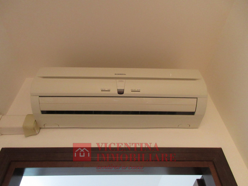 VICENZA- ANCONETTA: all'interno di una via chiusa, in palazzina ben tenuta, BICAMERE COMPLETAMENT...