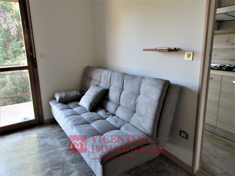 VICENZA- ANCONETTA: all'interno di una via chiusa, in palazzina ben tenuta, BICAMERE COMPLETAMENT...