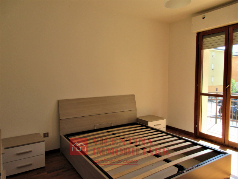 VICENZA- ANCONETTA: all'interno di una via chiusa, in palazzina ben tenuta, BICAMERE COMPLETAMENT...