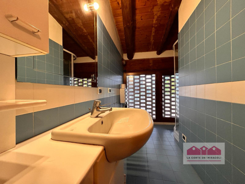 LAPIO: DELIZIOSO E PANORAMICO RUSTICO, 190 MQ., SOGGIORNO CUCINA CON PRANZO, 4 CAMERE E DUE BAGNI...