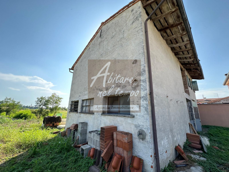 TOMBOLO (PD) - Onara

Vi proponiamo in vendita un rustico di circa 200 mq completamente affacciat...