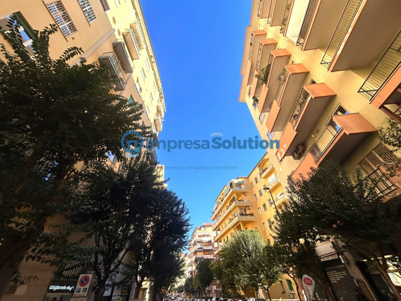 Napoli Affitto Negozio