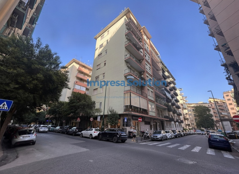 AFFITTI Locali commerciali a Napoli – foto 1