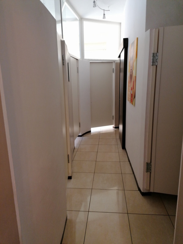 Rovigo, a 2 km dal centro, vendesi avviato e referenziato centro estetico. Ampio parcheggio esclu...