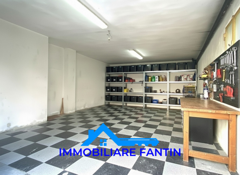 RIF RV12  Immobiliare Fantin propone in vendita, nel quartiere di San Zeno, magazzino di circa 50...