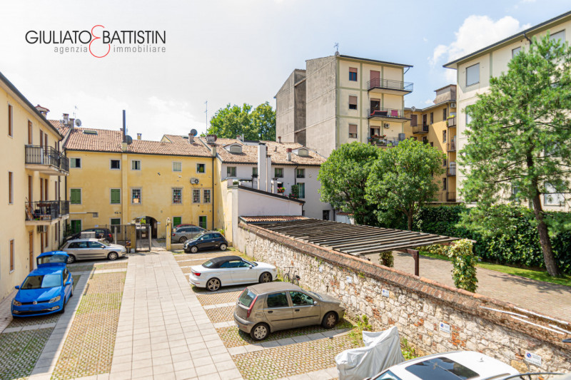 VICENZA - SAN FELICE: in posizione interna riparata dal traffico cittadino, proponiamo in LOCAZIO...