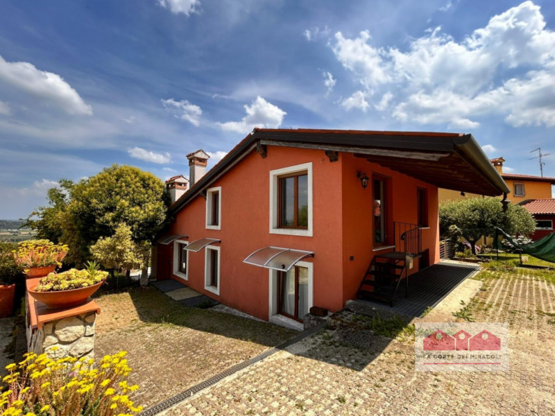 MONTEVIALE COLLINA: SINGOLA MQ. 225 SU 3 LIVELLI, CUCINA ARREDATA ABITABILE. SOGGIORNO, 2 CAMERE,...