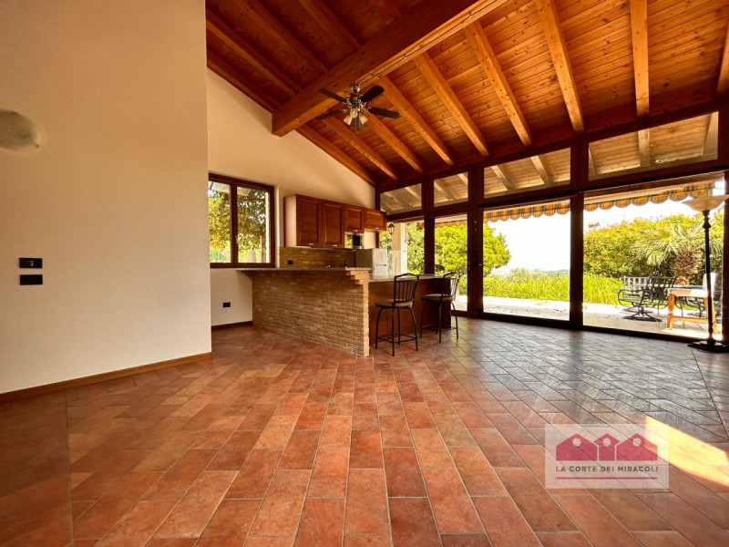 MONTEVIALE COLLINA: SINGOLA MQ. 225 SU 3 LIVELLI, CUCINA ARREDATA ABITABILE. SOGGIORNO, 2 CAMERE,...