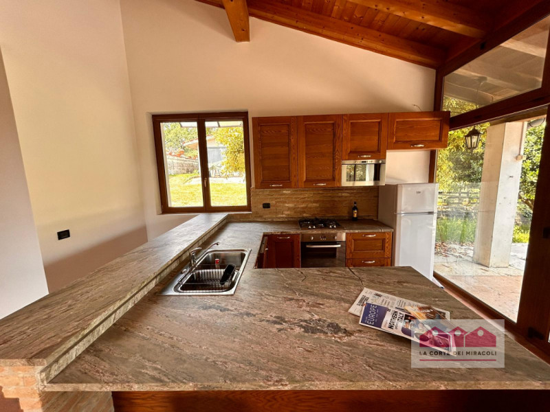 MONTEVIALE COLLINA: SINGOLA MQ. 225 SU 3 LIVELLI, CUCINA ARREDATA ABITABILE. SOGGIORNO, 2 CAMERE,...