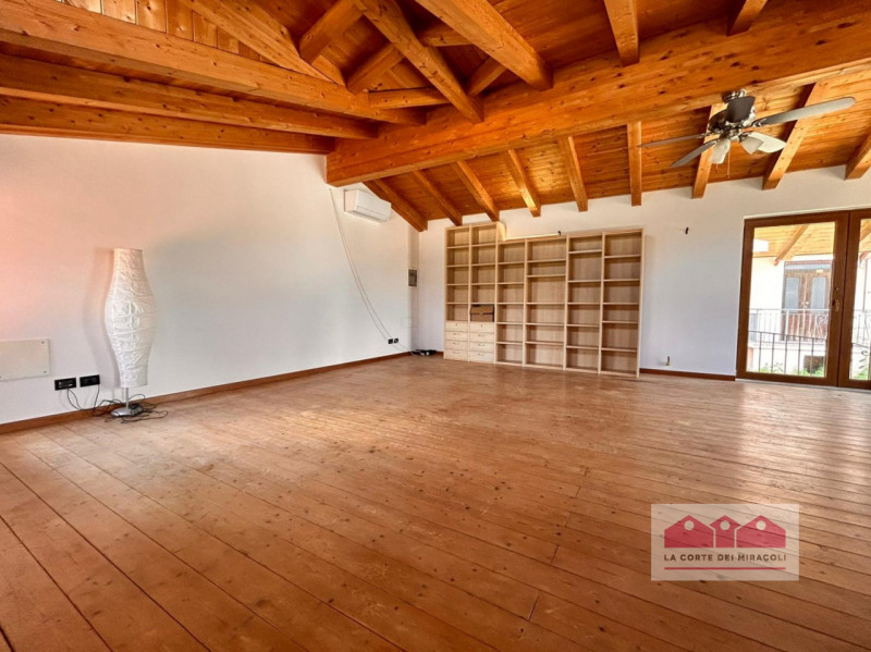 MONTEVIALE COLLINA: SINGOLA MQ. 225 SU 3 LIVELLI, CUCINA ARREDATA ABITABILE. SOGGIORNO, 2 CAMERE,...