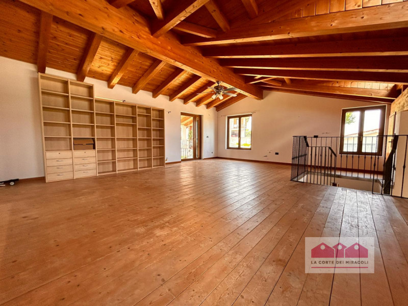 MONTEVIALE COLLINA: SINGOLA MQ. 225 SU 3 LIVELLI, CUCINA ARREDATA ABITABILE. SOGGIORNO, 2 CAMERE,...