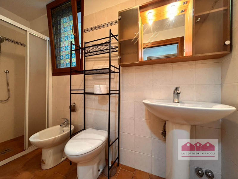 MONTEVIALE COLLINA: SINGOLA MQ. 225 SU 3 LIVELLI, CUCINA ARREDATA ABITABILE. SOGGIORNO, 2 CAMERE,...