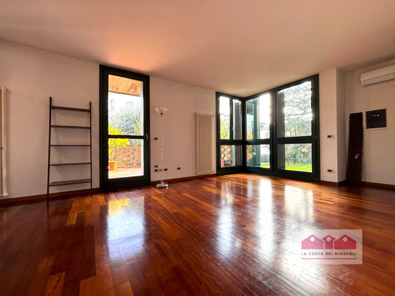 MURE SAN MICHELE: IN ELEGANTE CONTESTO DI RECENTE COSTRUZIONE, PROPONIAMO TRICAMERE PARZIALMENTE ...