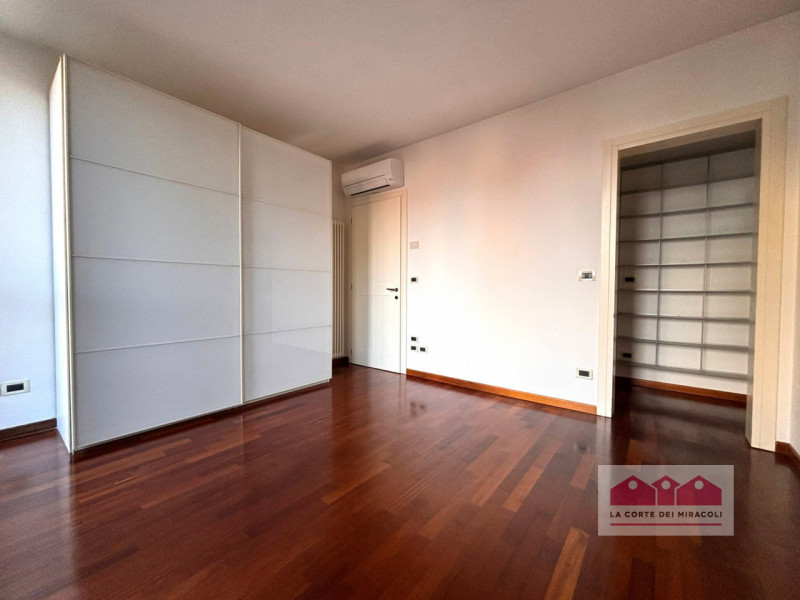 MURE SAN MICHELE: IN ELEGANTE CONTESTO DI RECENTE COSTRUZIONE, PROPONIAMO TRICAMERE PARZIALMENTE ...