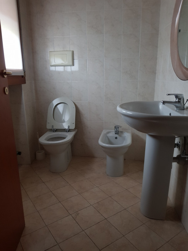 Si propone in VENDITA al primo piano di un fabbricato di recente costruzione servito anche da asc...