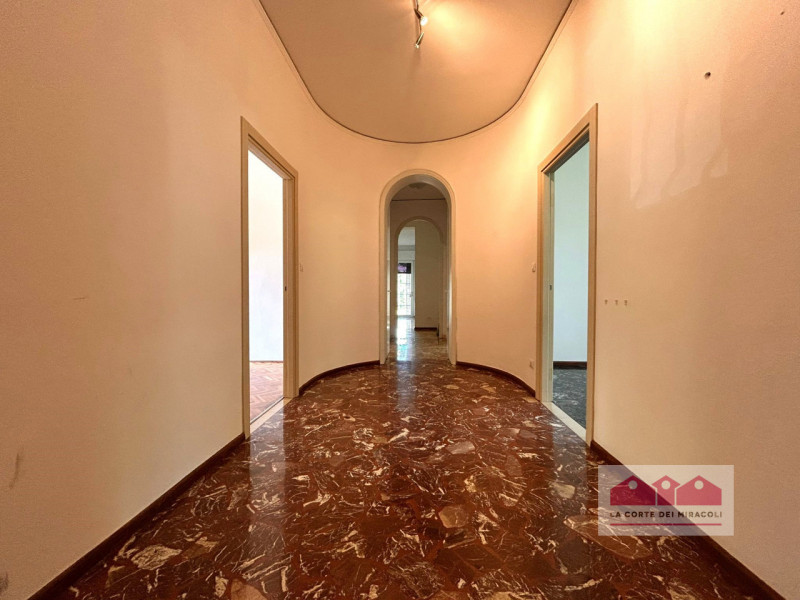 DISPONIBILE DA FINE GIUGNO - CENTRO STORICO: SPLENDIDO APPARTAMENTO CON 3 CAMERE DA LETTO SITUATO...
