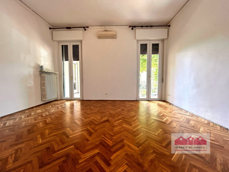 DISPONIBILE DA FINE GIUGNO - CENTRO STORICO: SPLENDIDO APPARTAMENTO CON 3 CAMERE DA LETTO SITUATO...
