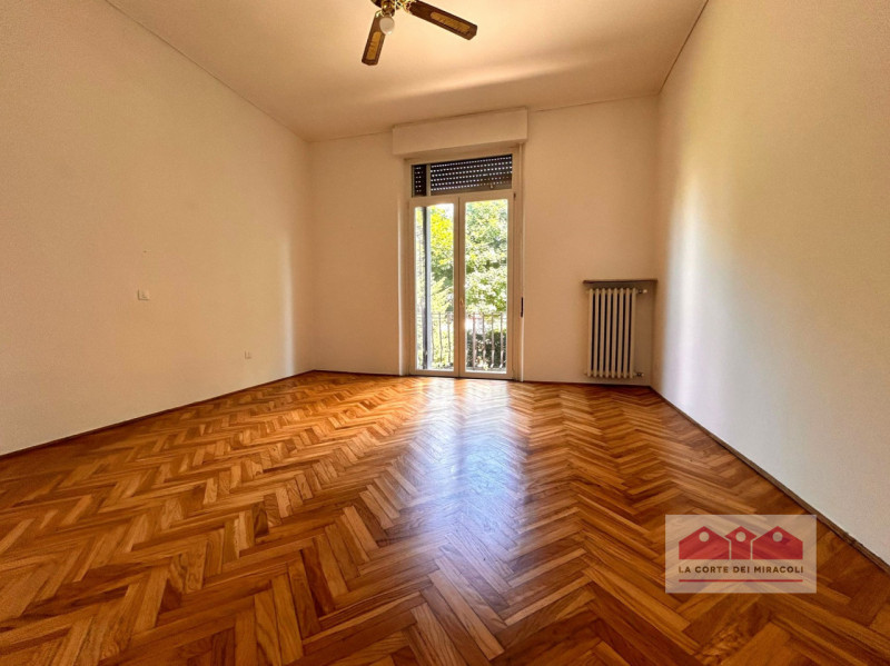 DISPONIBILE DA FINE GIUGNO - CENTRO STORICO: SPLENDIDO APPARTAMENTO CON 3 CAMERE DA LETTO SITUATO...