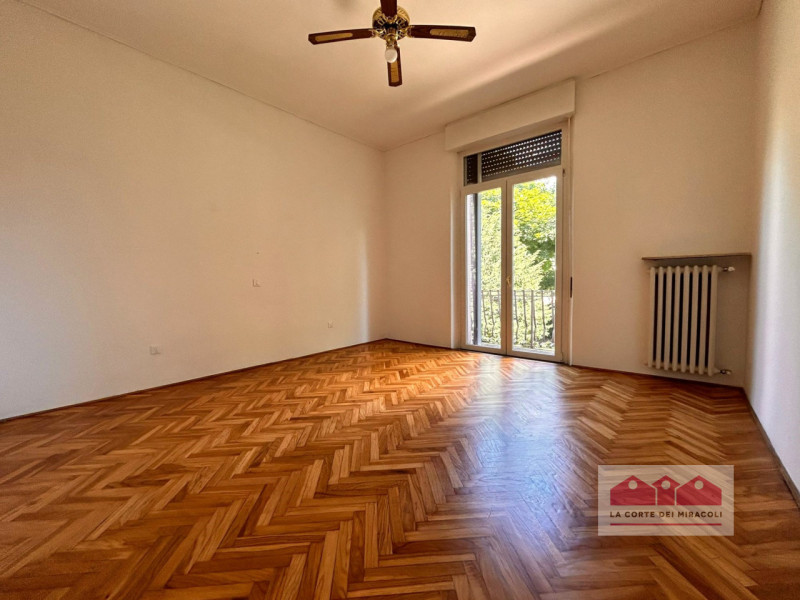 DISPONIBILE DA FINE GIUGNO - CENTRO STORICO: SPLENDIDO APPARTAMENTO CON 3 CAMERE DA LETTO SITUATO...