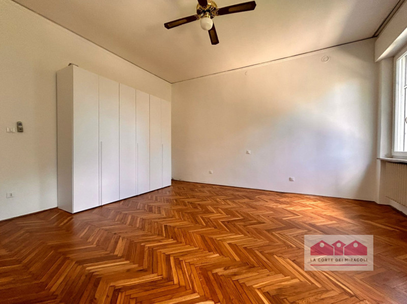 DISPONIBILE DA FINE GIUGNO - CENTRO STORICO: SPLENDIDO APPARTAMENTO CON 3 CAMERE DA LETTO SITUATO...