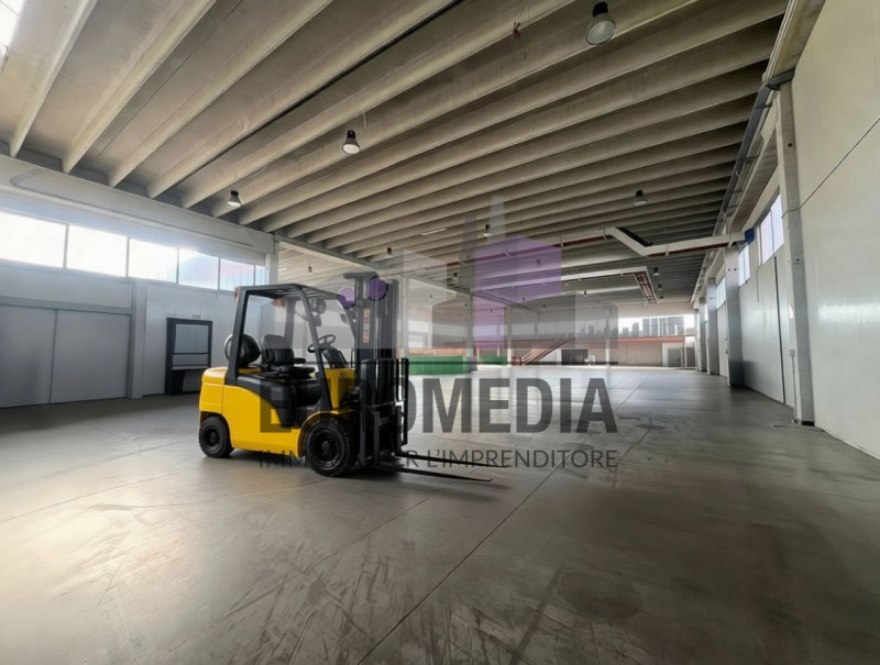 ARCOLE: Rif. 1308 - C - ANTONIO - Per info 338.4892021 – EUROMEDIA propone in zona industriale, a...
