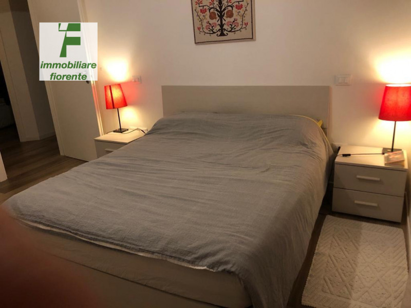 In QUARTIERE RESIDENZIALE...RECENTISSIMA LUMINOSA PORZIONE DI TESTA PAVIMENTATA in LEGNO di CASA ...