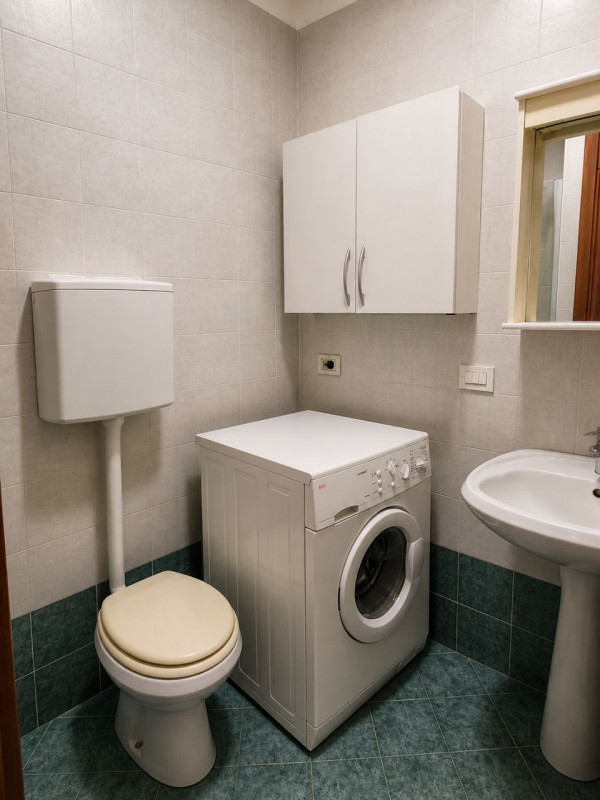 In zona centrale a Caselle, inserito in una palazzina di poche unità situata in una via chiusa, p...