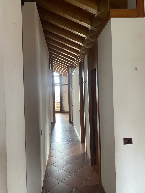 in vendita magnifico attico di circa 300 mq situato nella rinomata zona residenziale di Biadene, ...