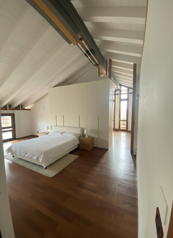 Attico di 300 mq in villa riservata con progetto A4: solidità strutturale e comfort contemporaneo...