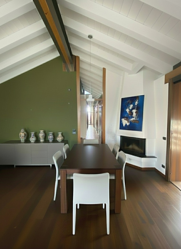 Attico di 300 mq in villa riservata con progetto A4: solidità strutturale e comfort contemporaneo...