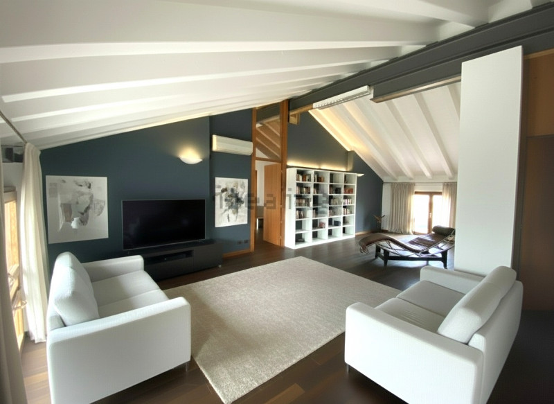 Attico di 300 mq in villa riservata con progetto A4: solidità strutturale e comfort contemporaneo...