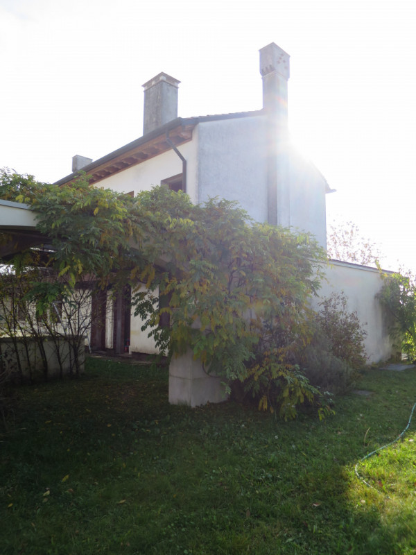 Zona Caonada, all'interno di un compendio immobiliare si propone bifamiliare al grezzo avanzato (...