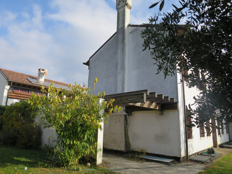 Zona Caonada, all'interno di un compendio immobiliare si propone bifamiliare al grezzo avanzato (...