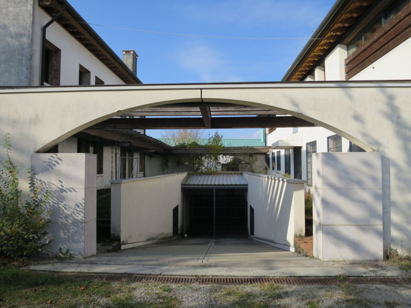 Zona Caonada, all'interno di un compendio immobiliare si propone bifamiliare al grezzo avanzato (...