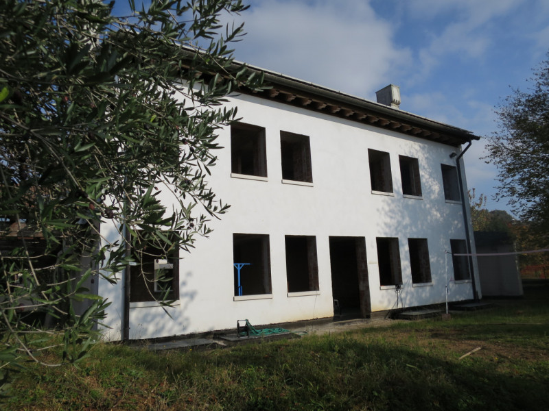 Zona Caonada, all'interno di un compendio immobiliare si propone bifamiliare al grezzo avanzato (...