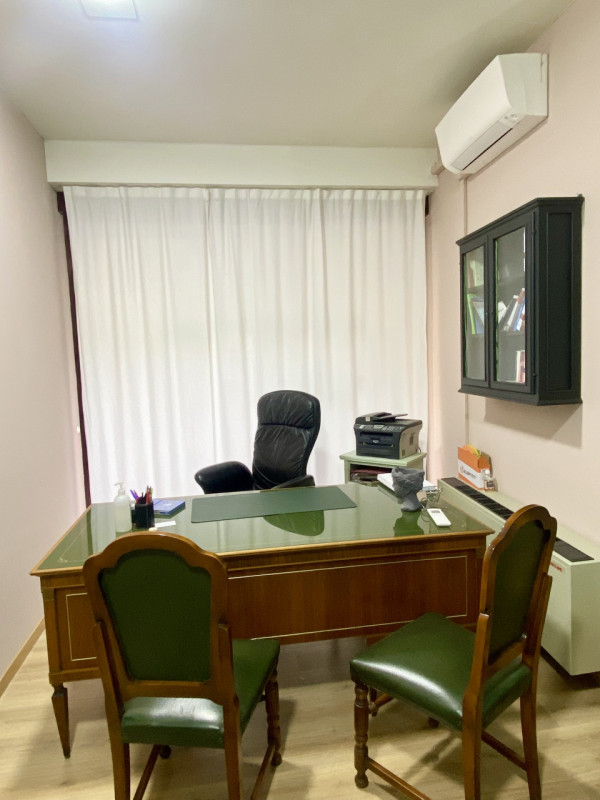 Castelfranco V.to: in posizione centrale, all'interno di una piazzetta ed adiacente ad un grande ...