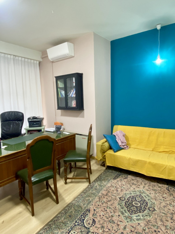 Castelfranco V.to: in posizione centrale, all'interno di una piazzetta ed adiacente ad un grande ...