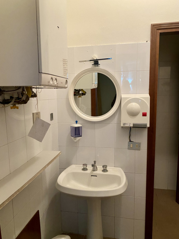 Castelfranco V.to: in posizione centrale, all'interno di una piazzetta ed adiacente ad un grande ...