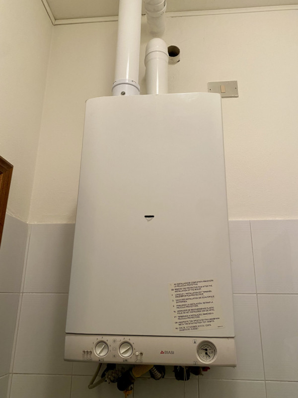 Castelfranco V.to: in posizione centrale, all'interno di una piazzetta ed adiacente ad un grande ...