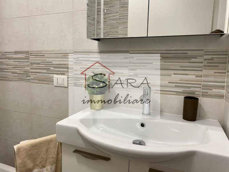 PADOVA - ZONA ISTITUTI UNIVERSITARI PORTELLO: 

SOLO PER PROFESSIONISTI / LAVORATORI NO STUDENTI
...