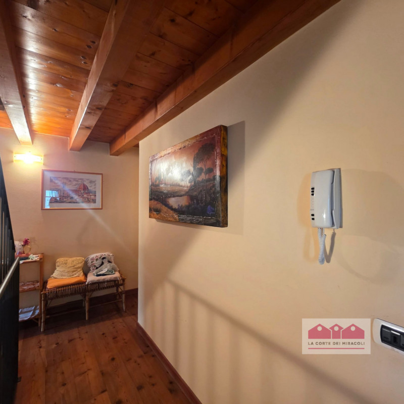 PIANEZZE: RUSTICO DI TESTA IN CARATTERISTICO BORGO, MQ. 264 SU 2 LIVELLI + MANSARDA, INGRESSO, CU...