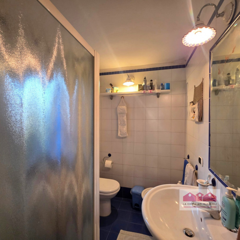 PIANEZZE: RUSTICO DI TESTA IN CARATTERISTICO BORGO, MQ. 264 SU 2 LIVELLI + MANSARDA, INGRESSO, CU...