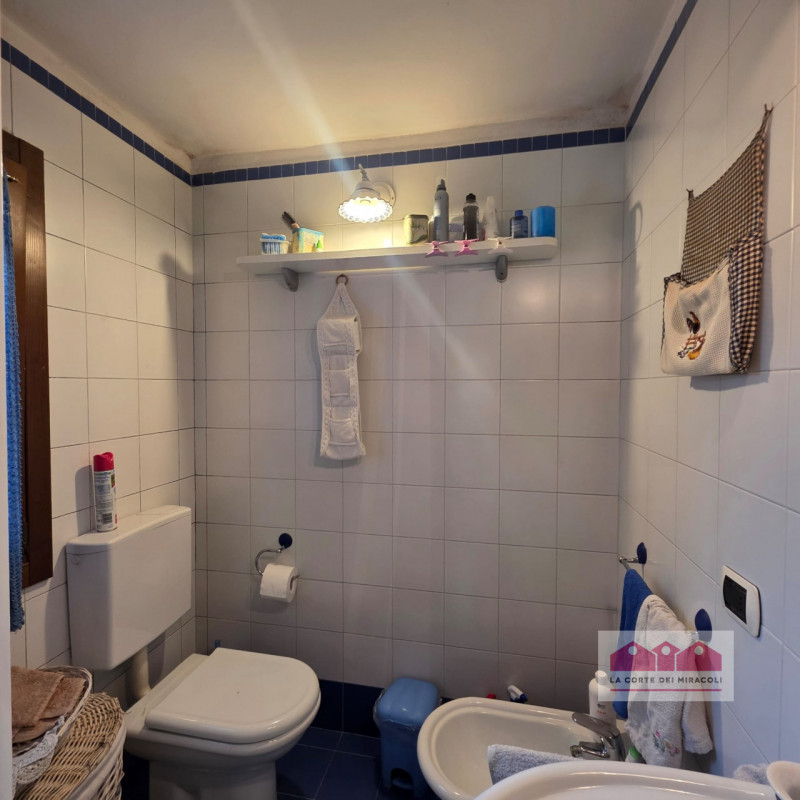 PIANEZZE: RUSTICO DI TESTA IN CARATTERISTICO BORGO, MQ. 264 SU 2 LIVELLI + MANSARDA, INGRESSO, CU...