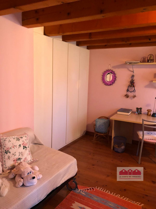 PIANEZZE: RUSTICO DI TESTA IN CARATTERISTICO BORGO, MQ. 264 SU 2 LIVELLI + MANSARDA, INGRESSO, CU...