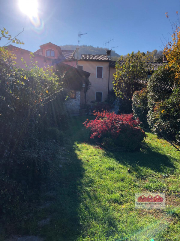 PIANEZZE: RUSTICO DI TESTA IN CARATTERISTICO BORGO, MQ. 264 SU 2 LIVELLI + MANSARDA, INGRESSO, CU...