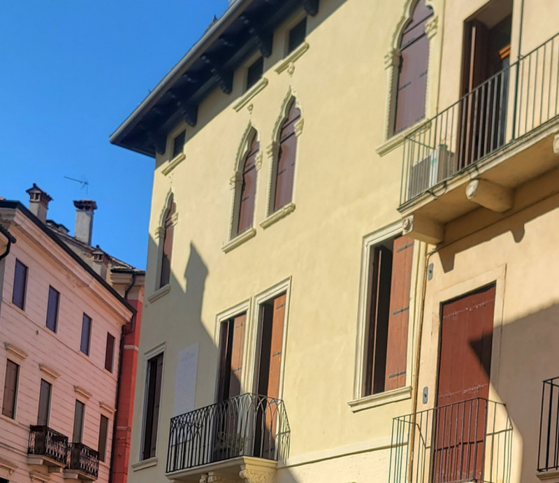 VICENZA, NEL CUORE DEL CENTRO STORICO a 100 metri da Piazza dei Signori in strada laterale tranqu...