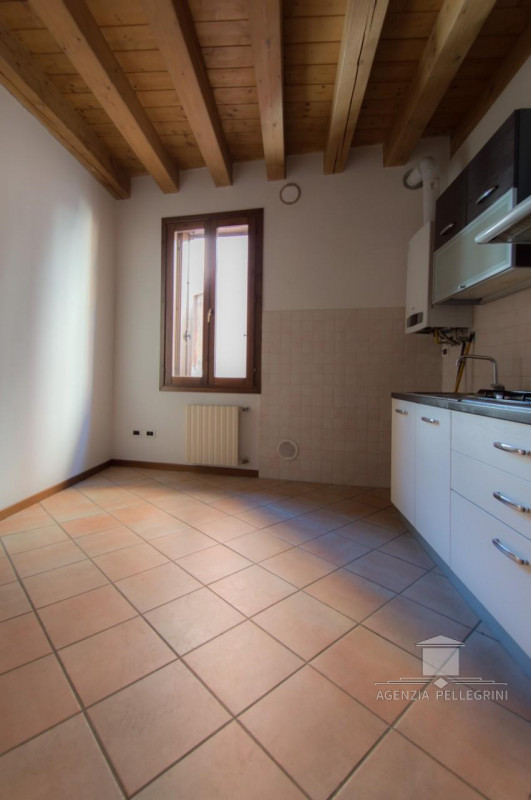 VICENZA, NEL CUORE DEL CENTRO STORICO a 100 metri da Piazza dei Signori in strada laterale tranqu...