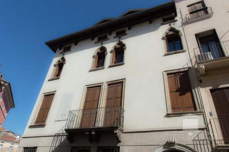 VICENZA, NEL CUORE DEL CENTRO STORICO a 100 metri da Piazza dei Signori in strada laterale tranqu...